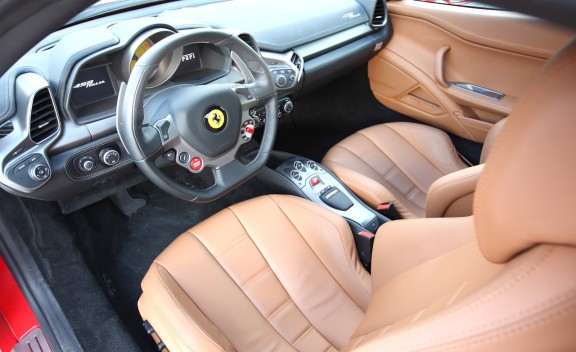 車Auto: 2010 Ferrari 458 Italia